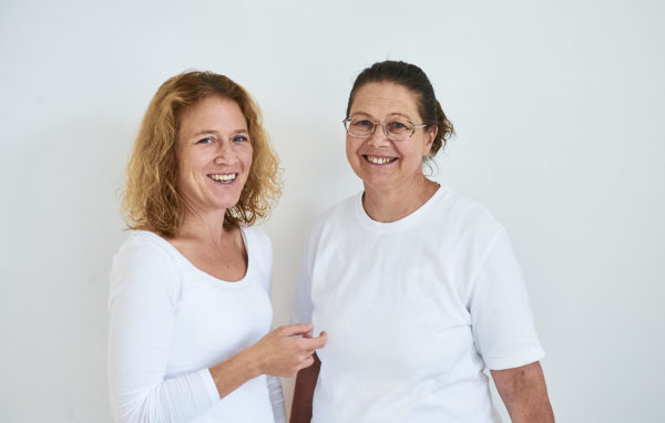 Frau Dr. Löw und Frau Dr. Wintner lächelnd