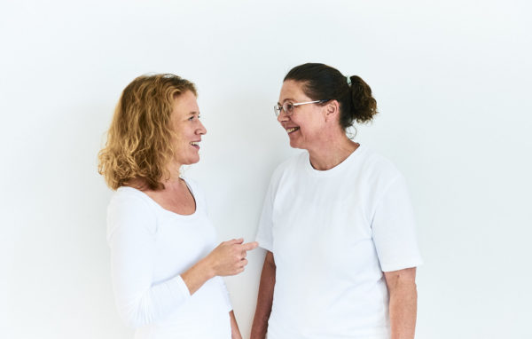 Frau Dr. Löw und Frau Dr. Wintner diskutierend